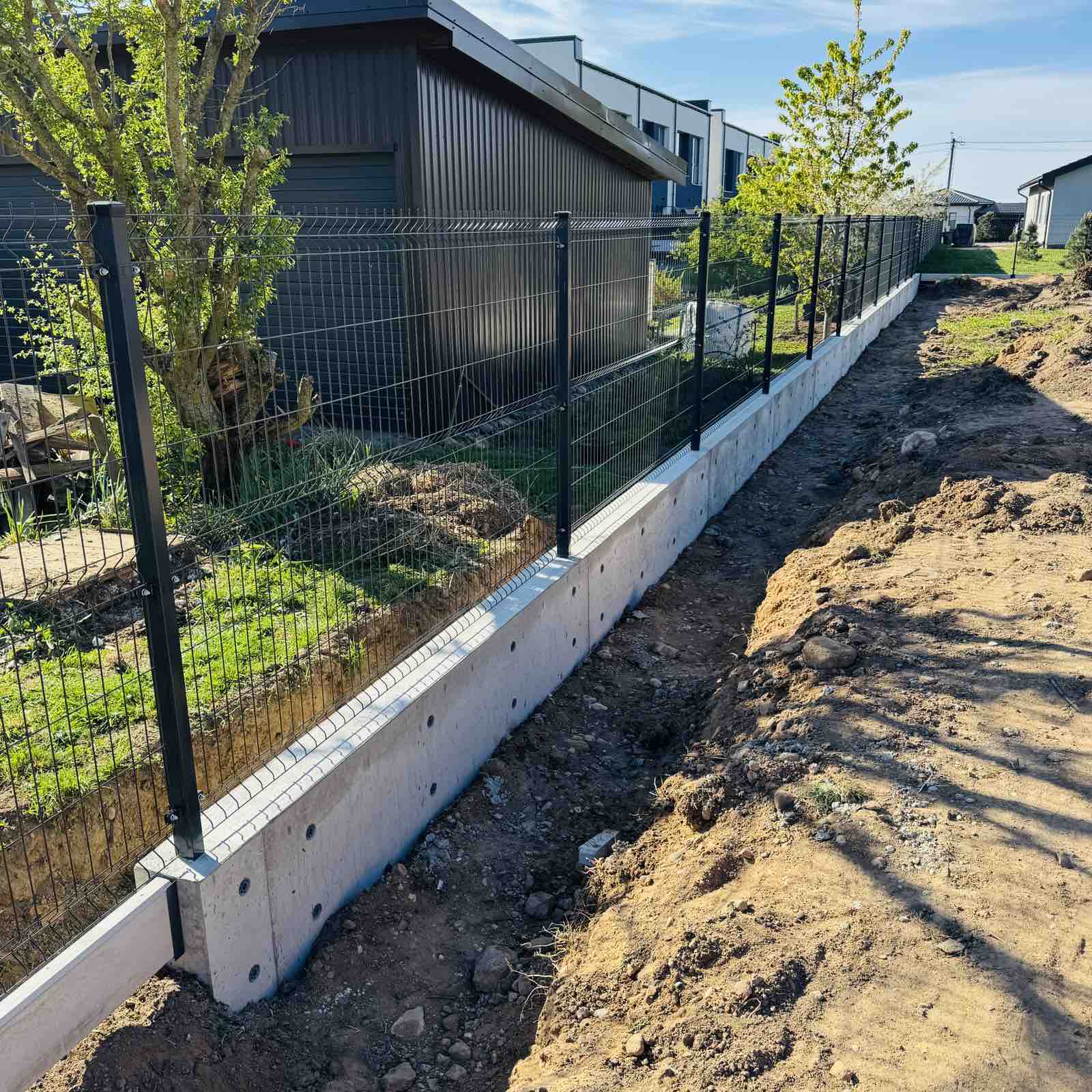 segmentinė tvora – pilka