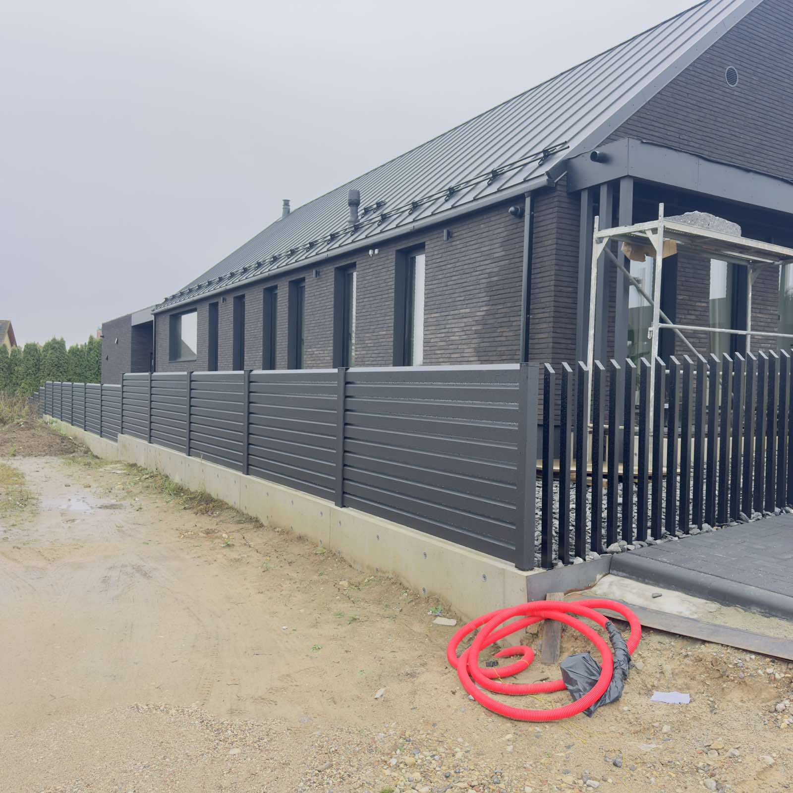 skardinė tvora – pilka